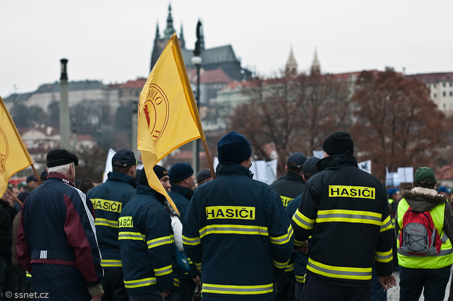 Firefighters and police officers Protest
